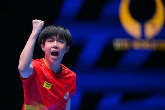 （体育）（9）乒乓球——世界杯男单：王楚钦晋级四强XxjpseC007159_20250418_PEPFN0A001.jpg